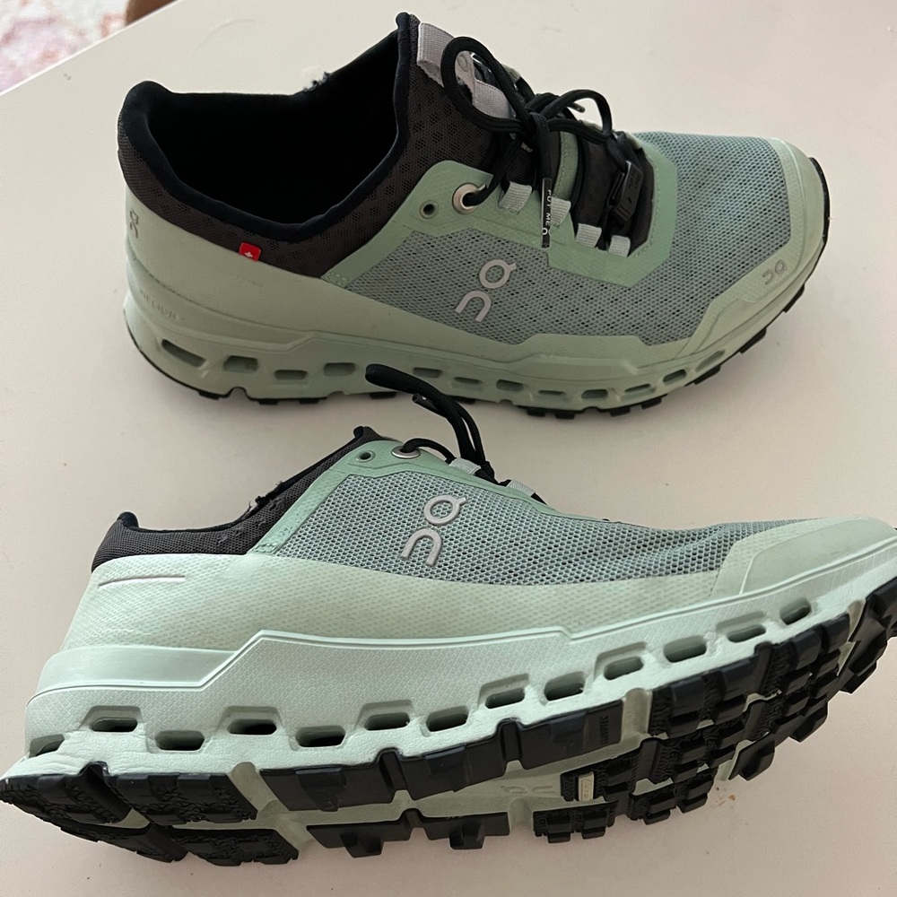 ON Cloud tennis shoes